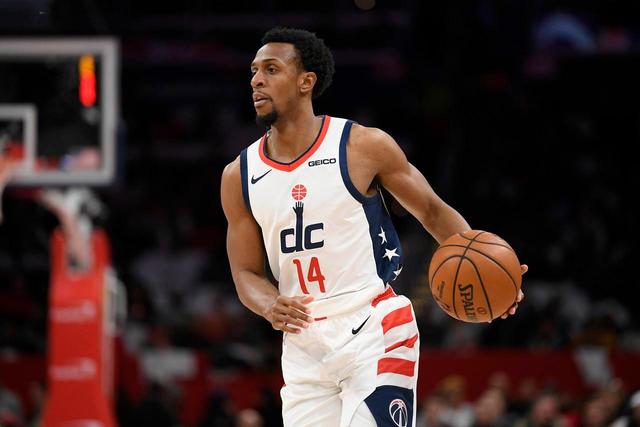 奥尼尔盛赞库里的历史地位，称其为NBA前五